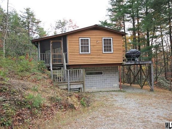 3rd image of 2715 Chestnut Knob Trl