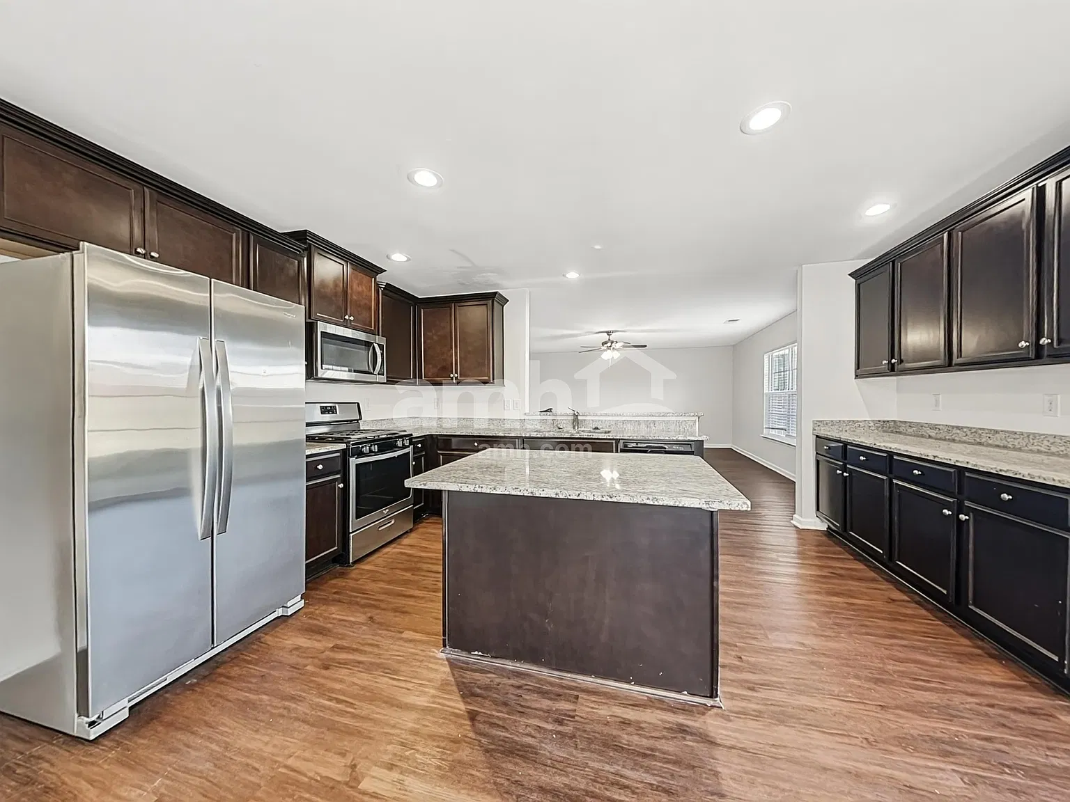 4 bed, 2.5 bath, 2748 sqft, $2,425 — Photo 3