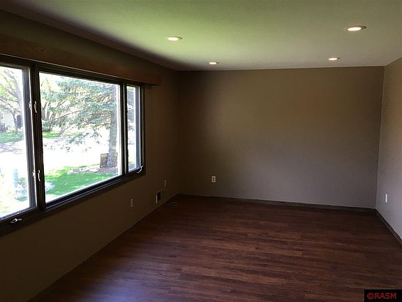 3rd image of 816 Sunrise Dr