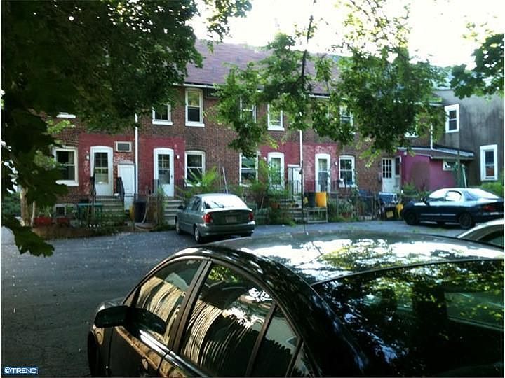 2nd image of 250 John St