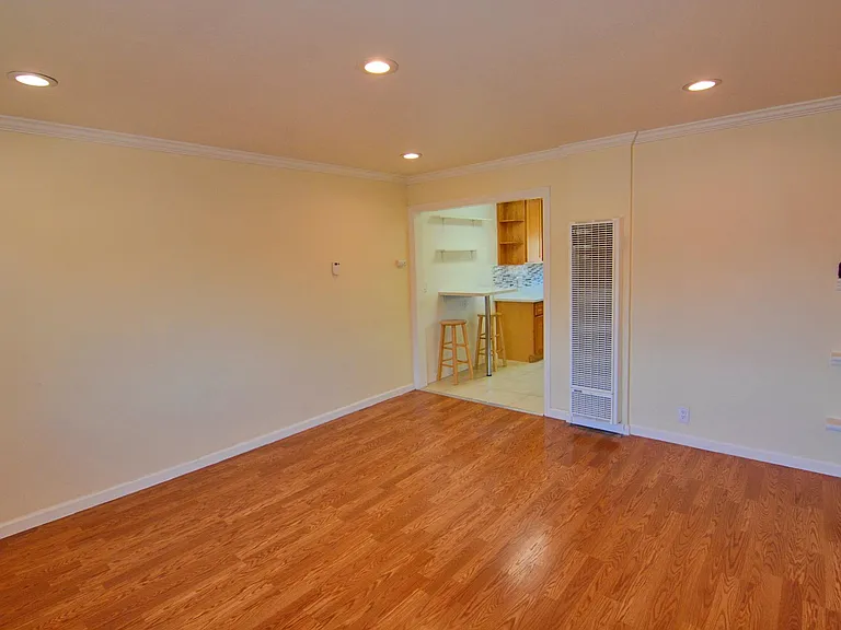466 N 13th St #5 — Photo 5