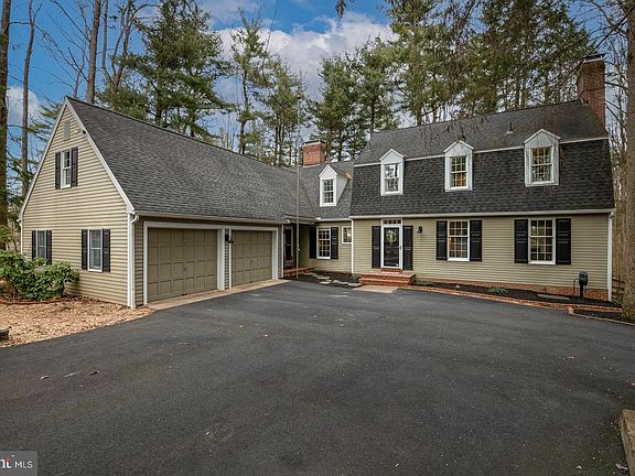 2nd image of 7 Weston Dr