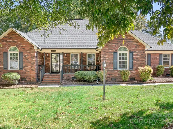 8255 Quail Hollow Dr, Harrisburg, NC 28075