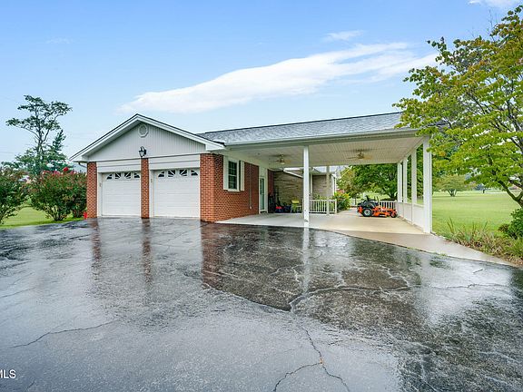 3rd image of 207 Westhills Dr