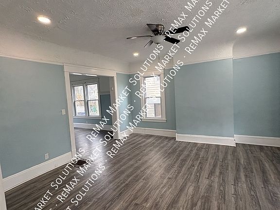 4th image of 1130 E 111th St