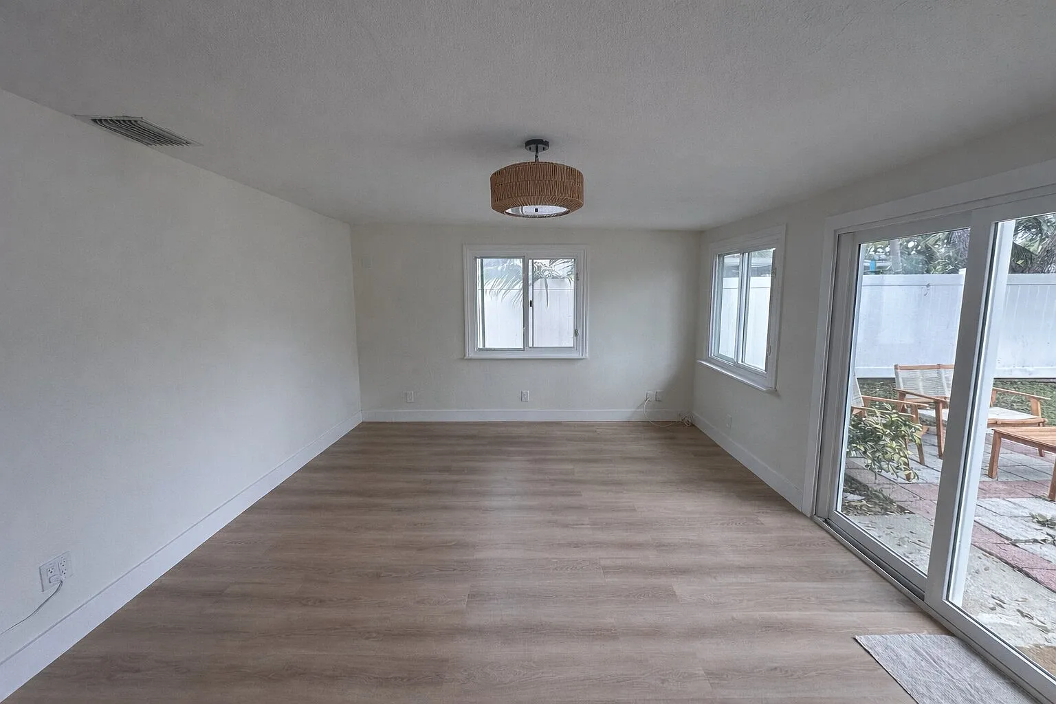2 bed, 1.0 bath, 1616 sqft, $2,950 — Photo 3