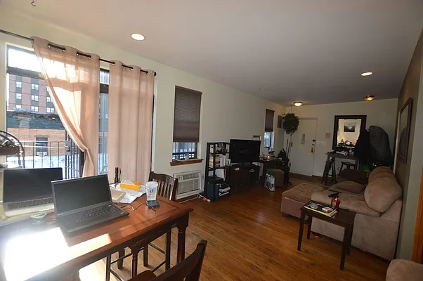 Rented by City Stop Realty | media 2