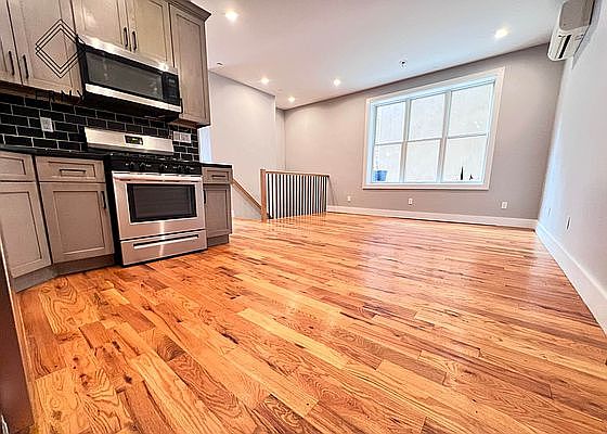 2nd image of 2266 Pacific St #1D