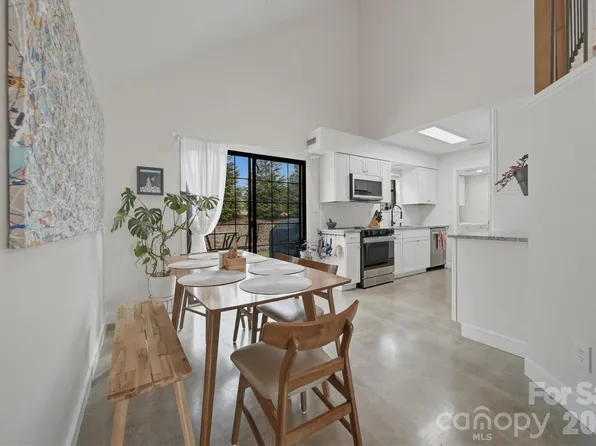 1658 20th Avenue Ct NE, Hickory, NC 28601