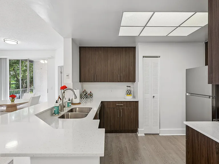Windsor Castle Townhome Community — Photo 71