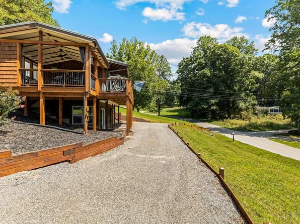 101 Pleasant Hill Cir, Blairsville, GA 30512