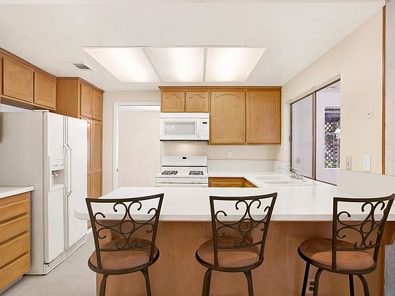 5th image of 1341 Portola Ave