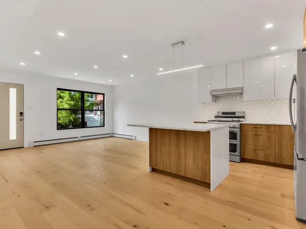 572a Lexington Avenue TWNHSE image 1 of 35