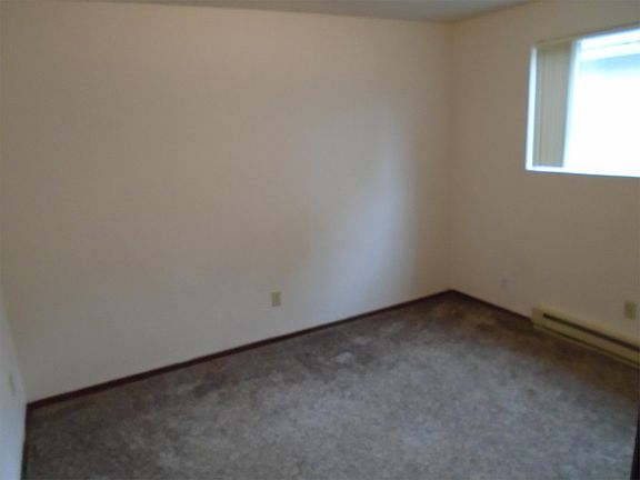 5th image of 975 N 4th St