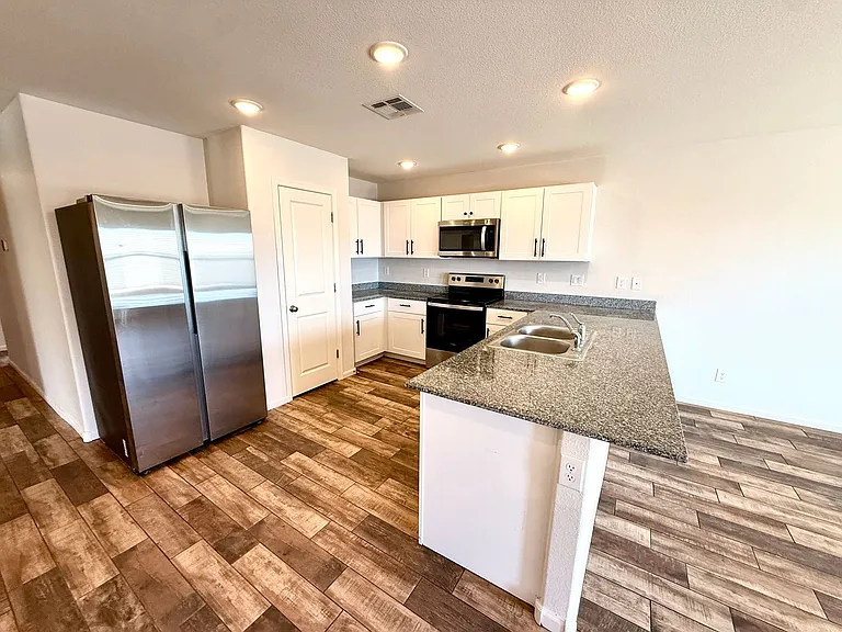 2208 E Clear Creek Dr — Photo 11