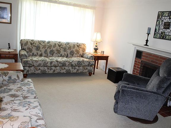 5th image of 303 Smith Ave