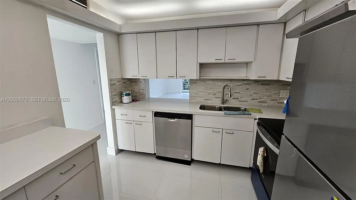 Photo 2 of 11 - 871 NE 195th St #204 - Miami, FL Building Photo - 871 NE 195th St #204