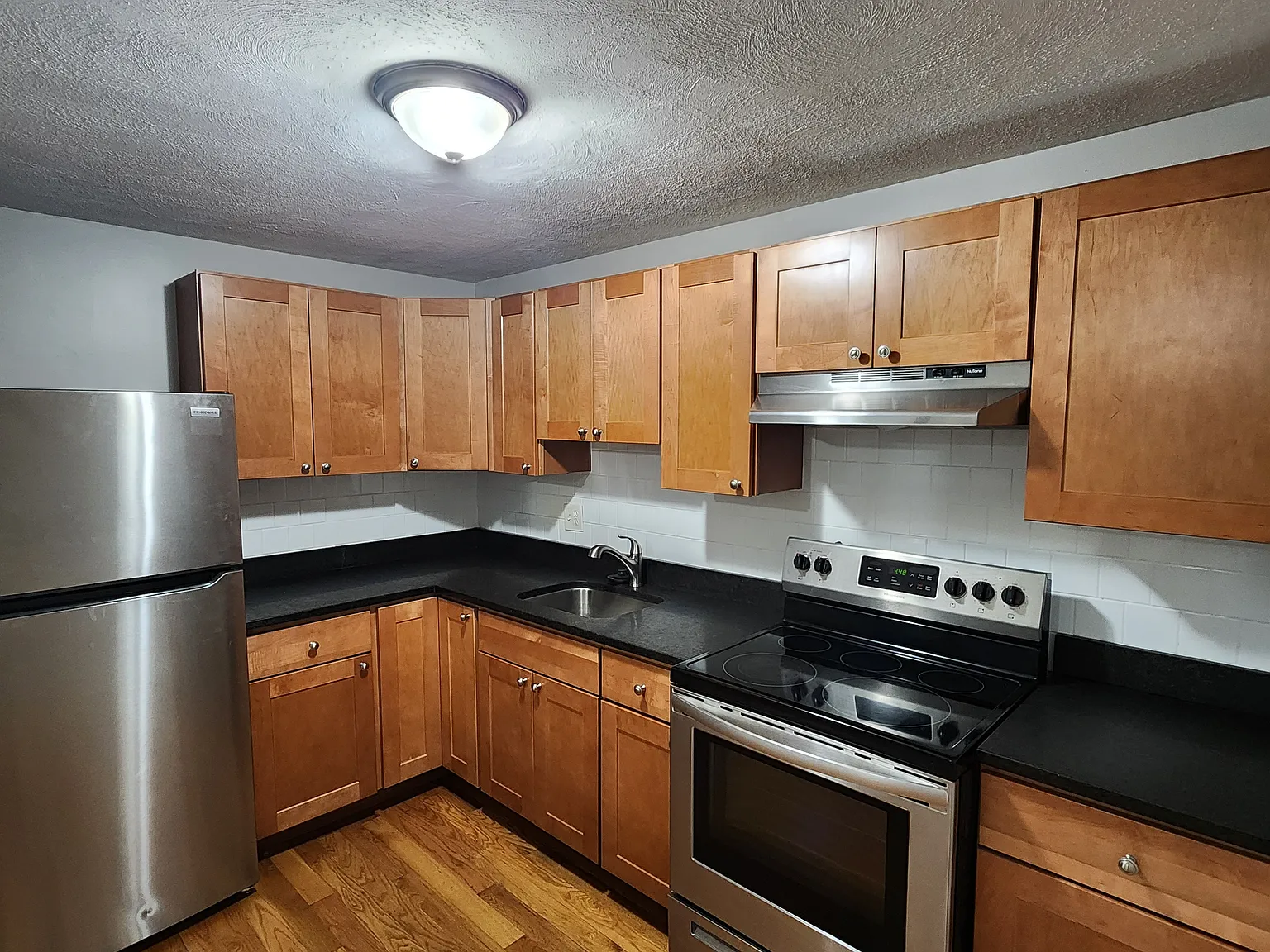 2 bed, 980 sqft, $2,200 — Photo 1