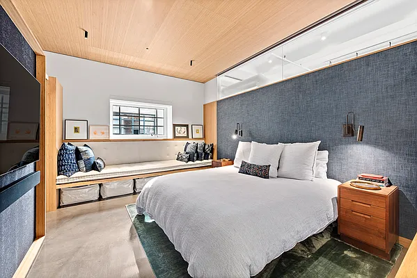 Sold by Compass | media 10