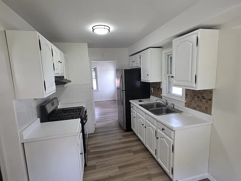 17701 Puritas Ave — Photo 2