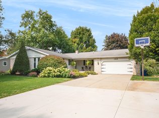 1915 Pinegrove Dr, Jenison, MI 49428
