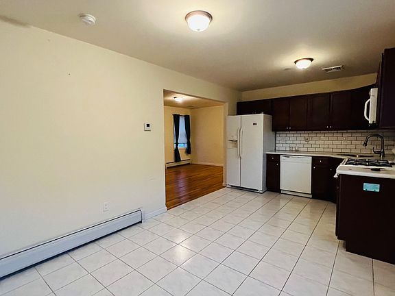 4th image of 163 Burke Ave