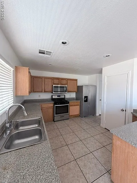 3 bed, 2.5 bath, 1614 sqft, $1,850 — Photo 3