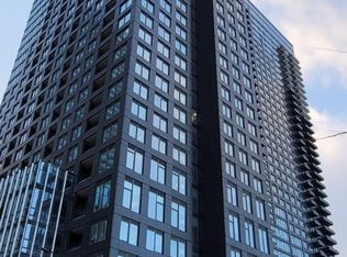 395 Square One Dr #2201, Mississauga, ON L5B 0E2