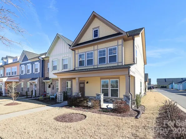 737 Veloway Dr, Rock Hill, SC 29730