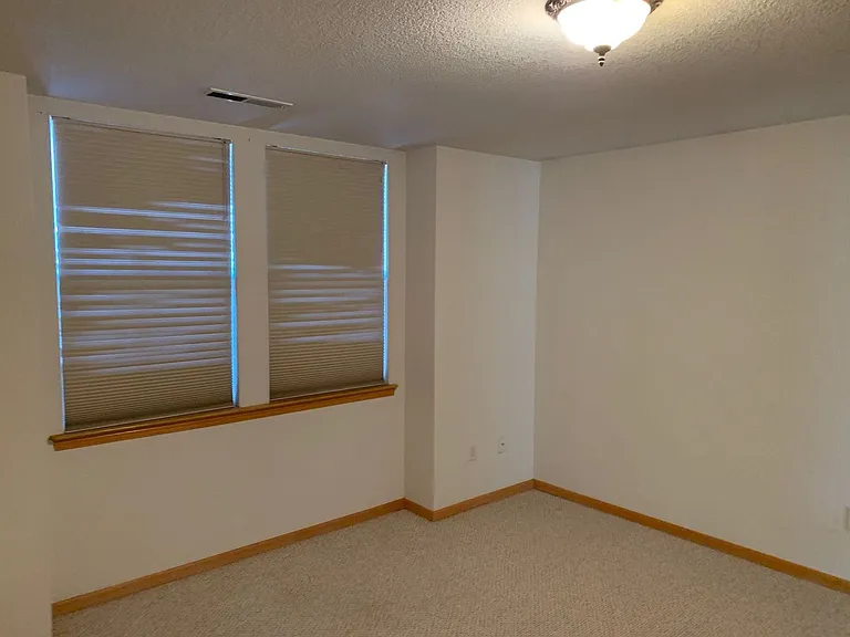 991 Winona Cir — Photo 8