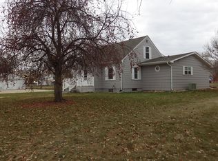 447 S 4th Ave, Burwell, NE 68823