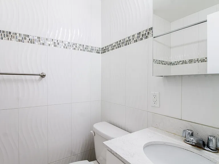 67 Jewel St #2R — Photo 11