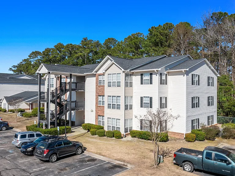 Summer Crest Apartments — Photo 2