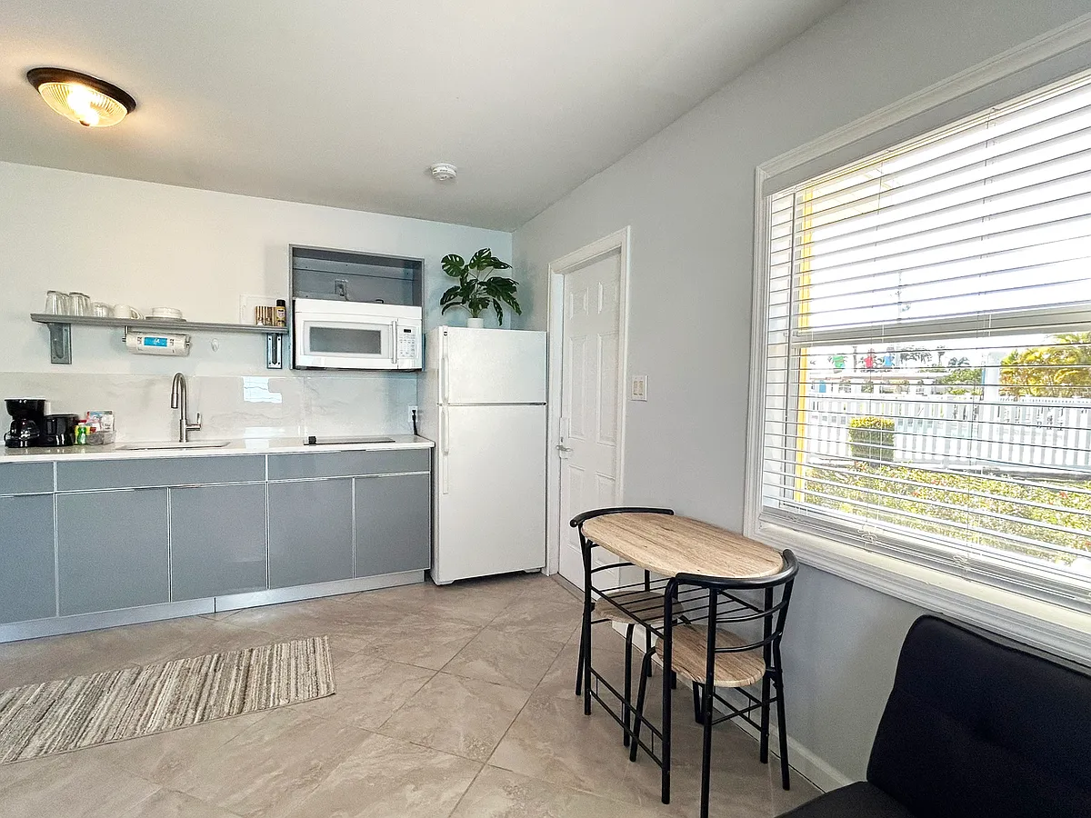 Building Photo - 14621 McGregor Blvd #3