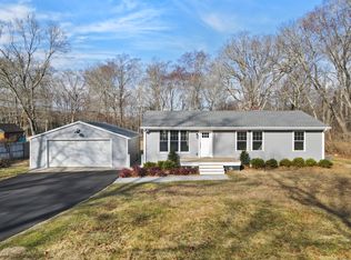 357 Pendleton Hill Rd, North Stonington, CT 06359