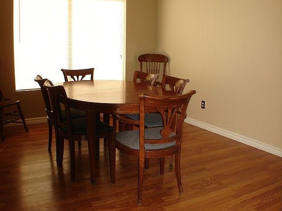 5th image of 1563 Silver Knoll Ave