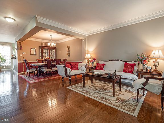 4th image of 227 Birchwood Dr
