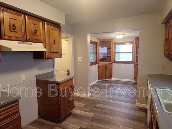 4th image of 236 Hilton Ave