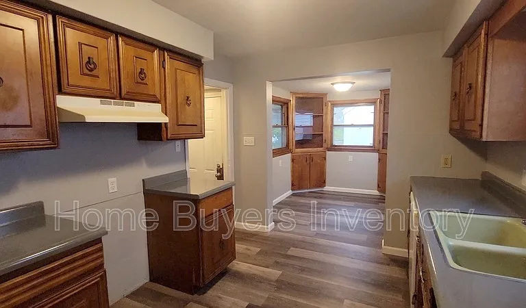 236 Hilton Ave — Photo 4