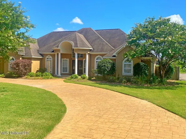 1202 Robert E Lee Dr, Greenwood, MS 38930