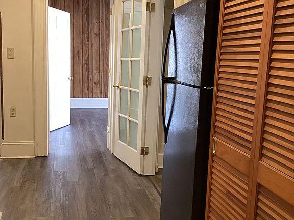 2nd image of 117 E King St #1