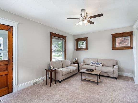 5th image of 712 Foster Ave