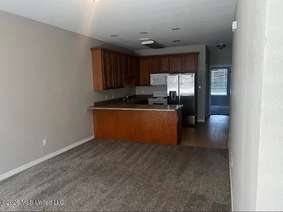 3 bed, 3.0 bath, 1500 sqft, $1,500 — Photo 2