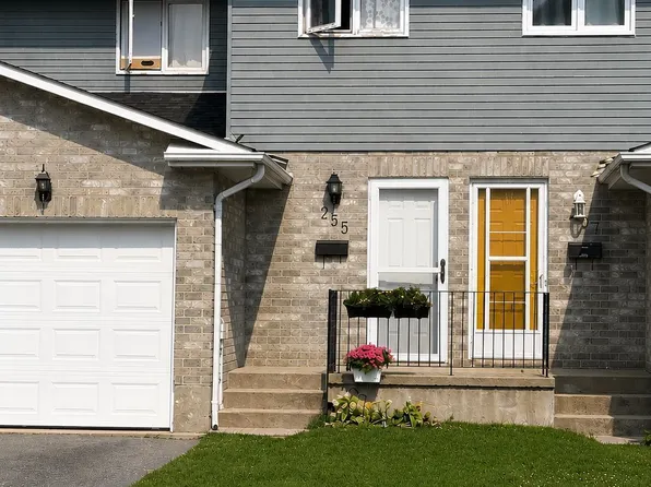 255 Melanie Ave, Kingston, ON K7M 8C2