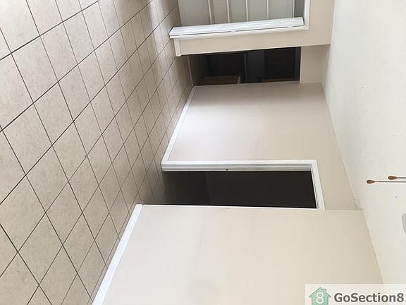 5th image of 1935 McKinley St APT 2