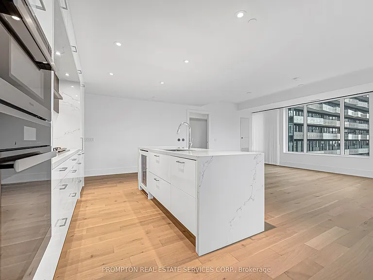 455 Wellington St W #908 — Photo 20