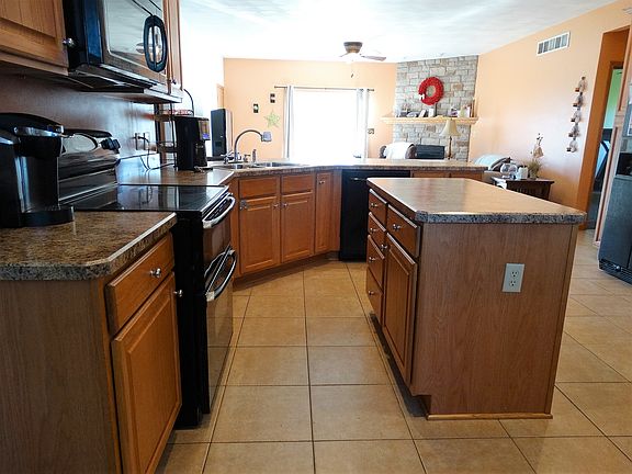 4th image of 10400 Midway Dr