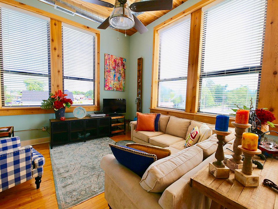 1st image of 460 Broadway St APT 305