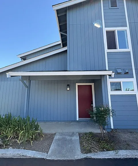 128 Rose Ln — Photo 2