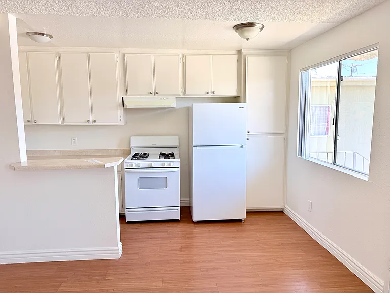 7355 Woodley Ave #8 — Photo 7